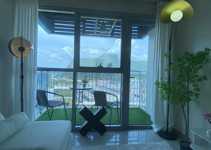 Apartment Spacious And Comfortable 3br, 2br, 1br Suitable Family Reunion Ii Seaview And Poolview Ii Next To Okada, Airport, Moa, Free Parking