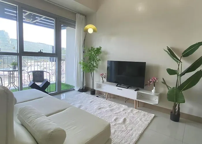Apartment Spacious And Comfortable 3br, 2br, 1br Suitable Family Reunion Ii Seaview And Poolview Ii Next To Okada, Airport, Moa, Free Parking *