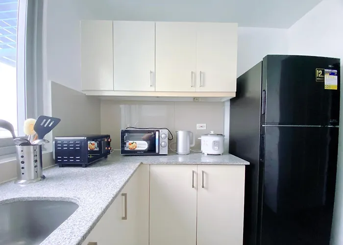 Apartment Spacious And Comfortable 3br, 2br, 1br Suitable Family Reunion Ii Seaview And Poolview Ii Next To Okada, Airport, Moa, Free Parking *