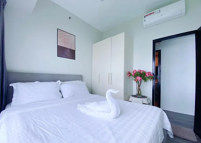 Apartment Spacious And Comfortable 3br, 2br, 1br Suitable Family Reunion Ii Seaview And Poolview Ii Next To Okada, Airport, Moa, Free Parking Manila