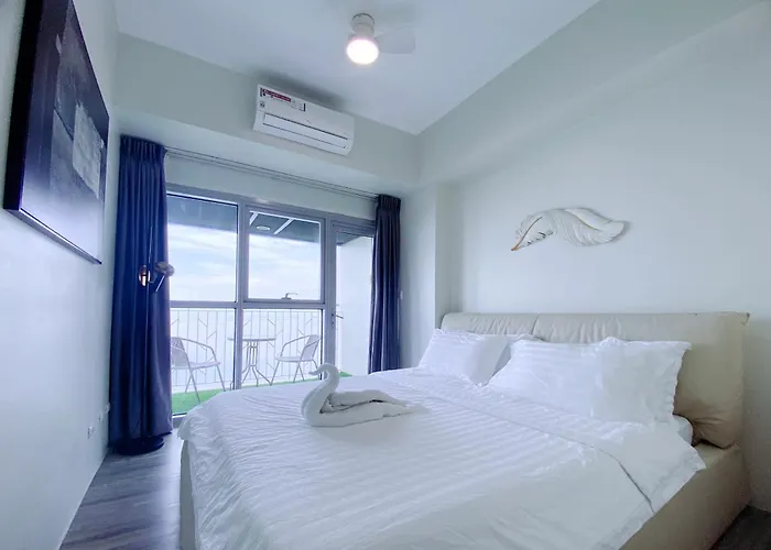 Spacious And Comfortable 3br, 2br, 1br Suitable Family Reunion Ii Seaview And Poolview Ii Next To Okada, Airport, Moa, Free Parking Apartment Manila